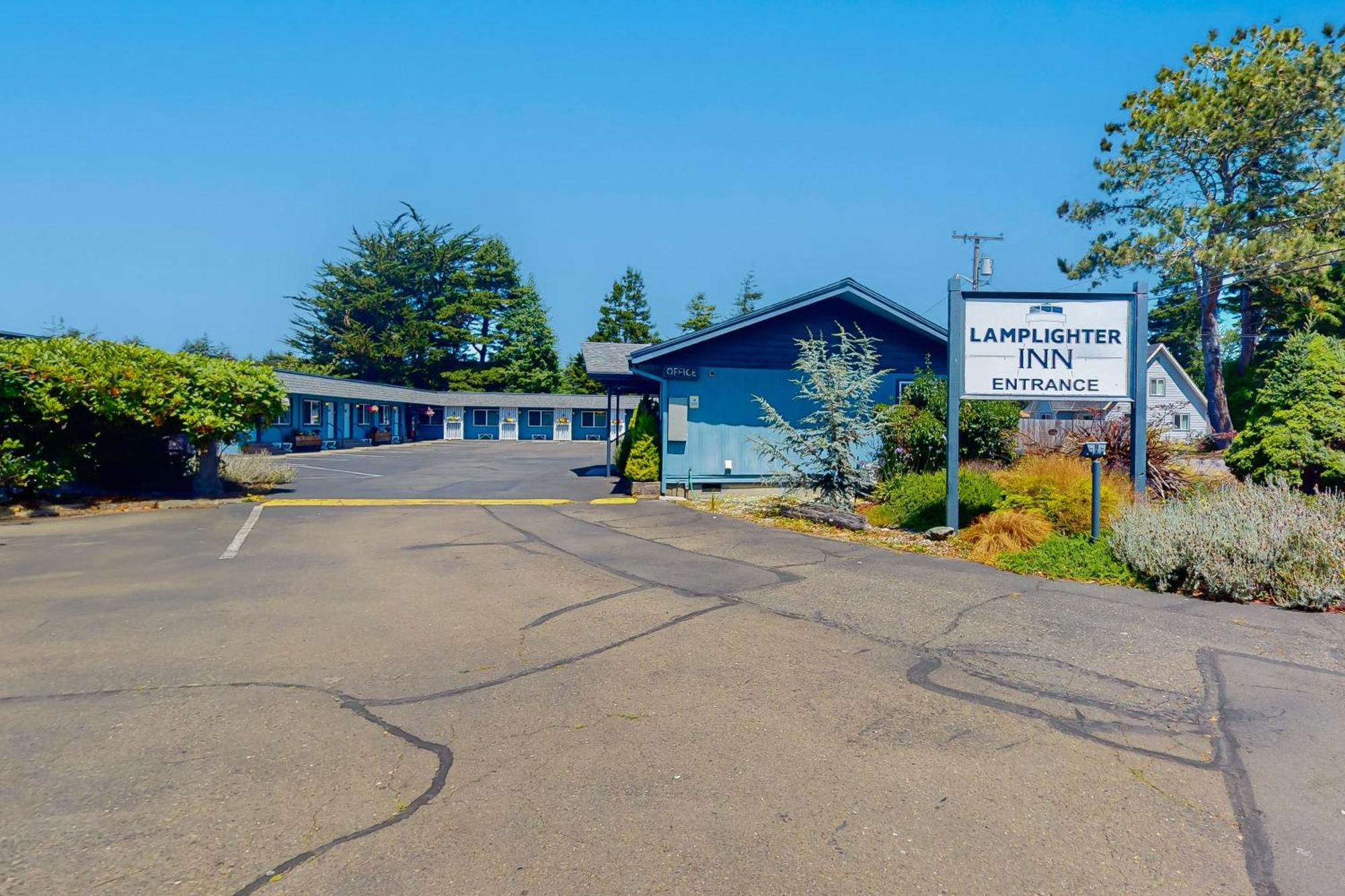 Lamplighter Inn - Tropical Fish Cove And Octopus Encounter バンドン エクステリア 写真