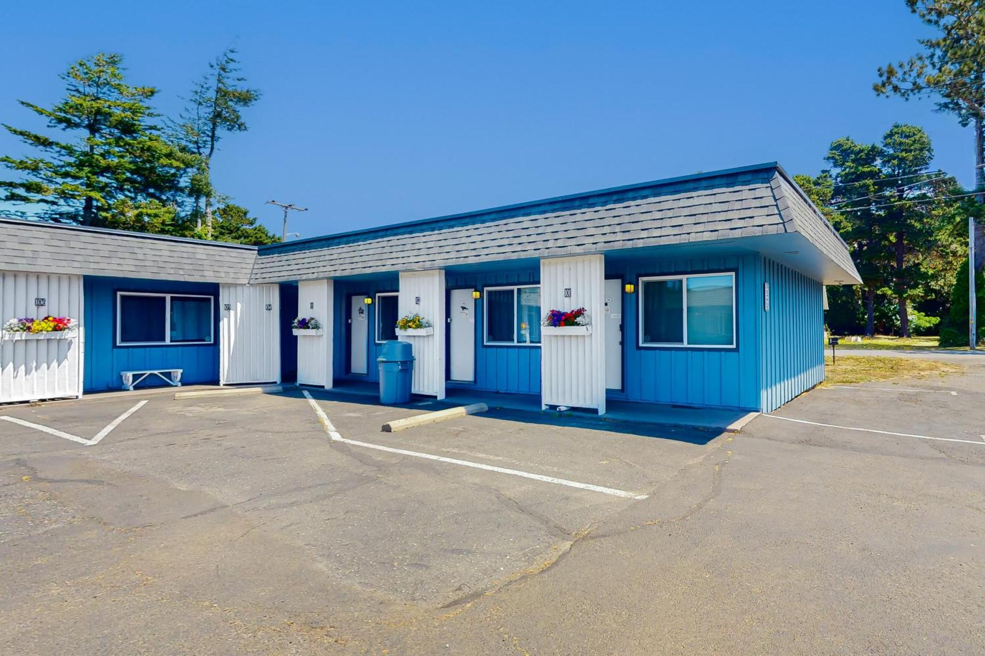 Lamplighter Inn - Tropical Fish Cove And Octopus Encounter バンドン エクステリア 写真